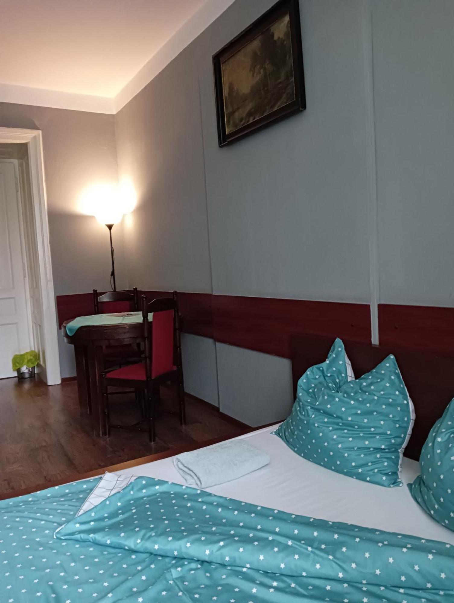 Words & Swords Privat overnatting